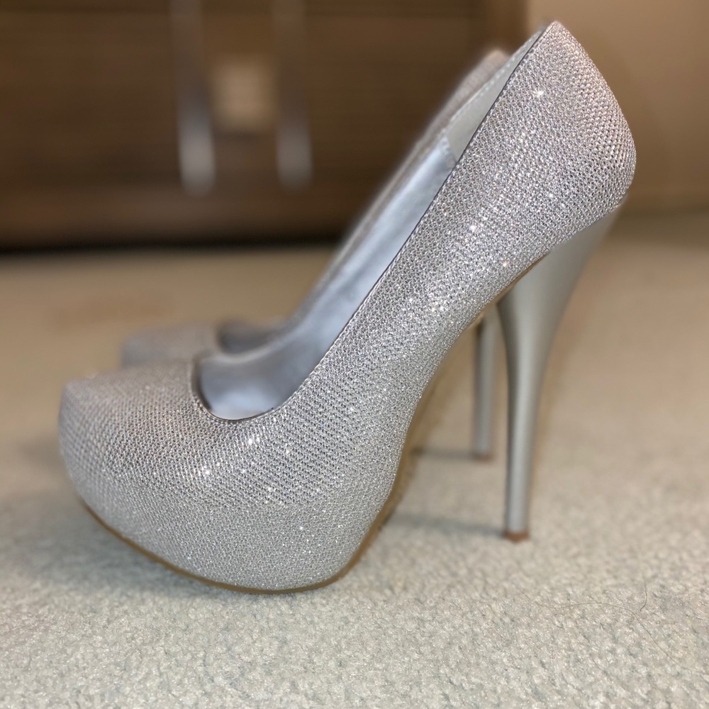 DBDK FASHION- Silver Mesh Pumps
